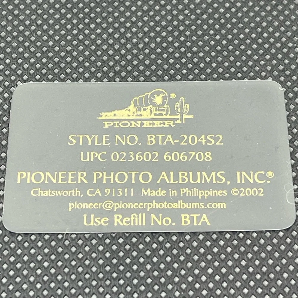 Pioneer: Black Bonded Leather D-Ring VTG 408 (4”x6”) Photo Album w/ Memo Column